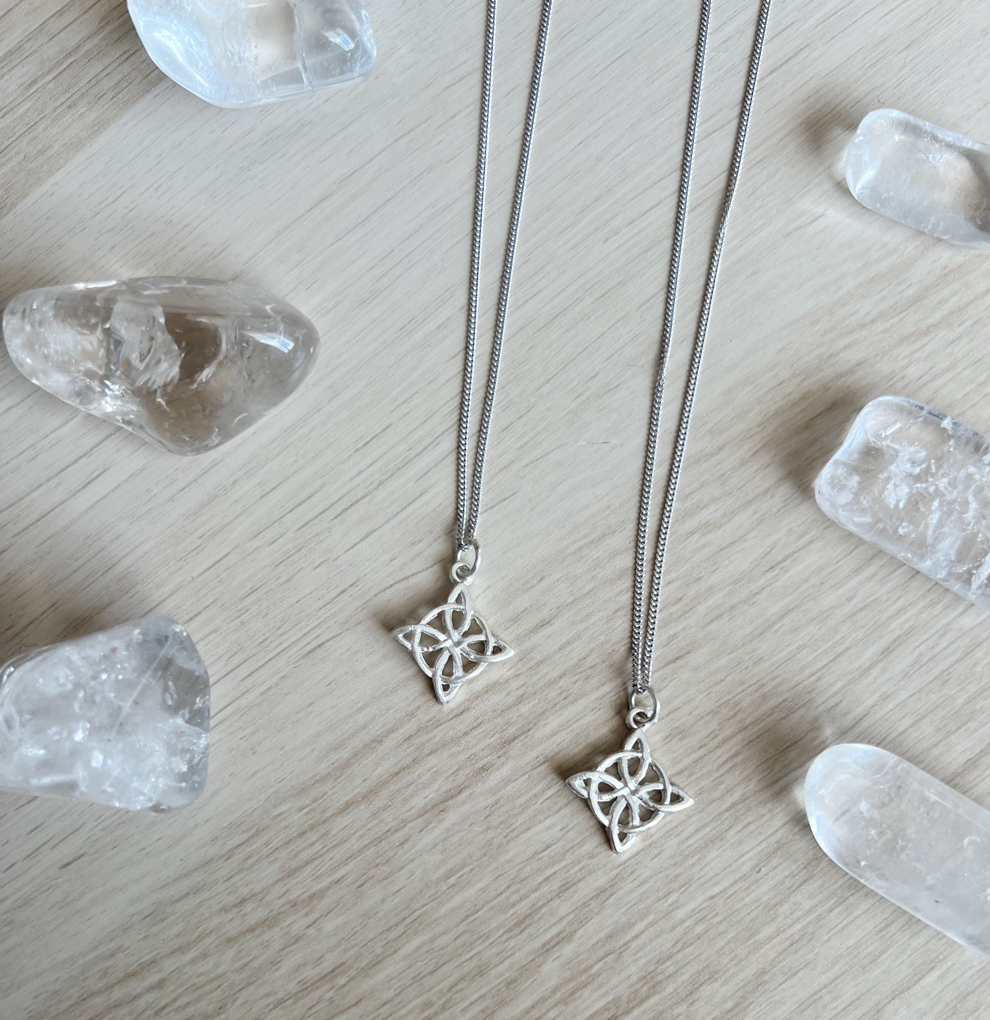 Collar Nudo de Brujas